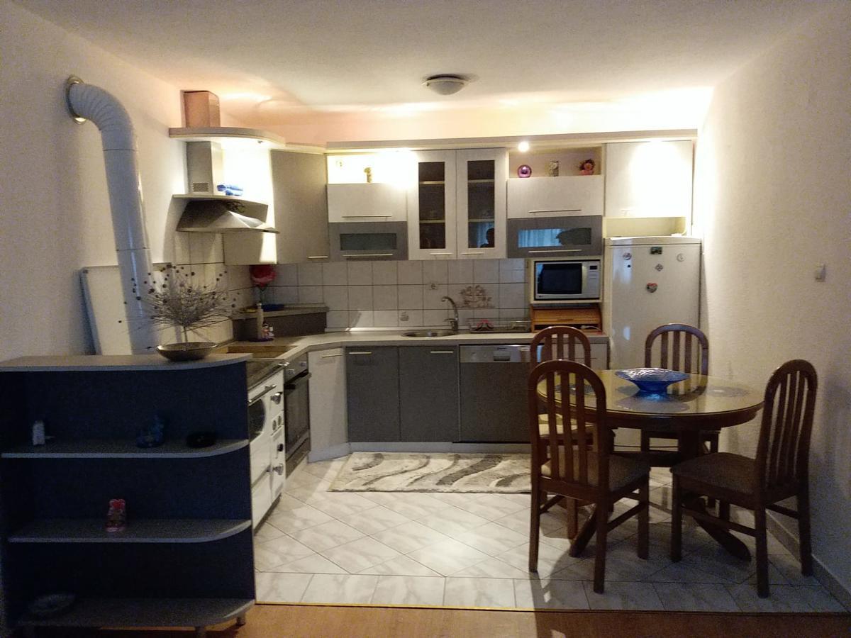 Kuca Za Odmor Sarcevic Apartment Prozor Екстериор снимка