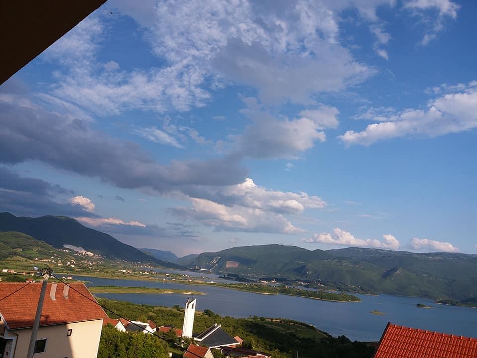 Kuca Za Odmor Sarcevic Apartment Prozor Екстериор снимка