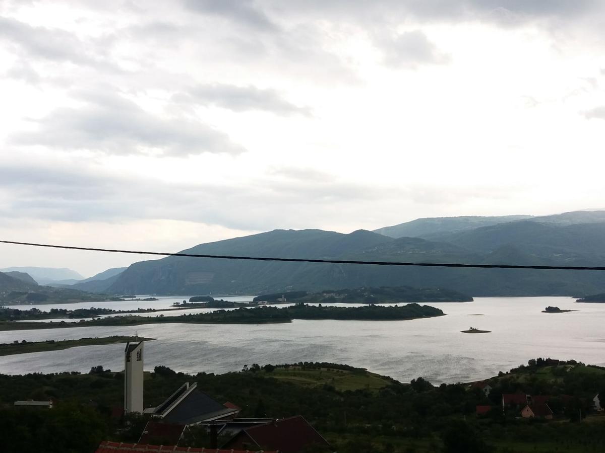 Kuca Za Odmor Sarcevic Apartment Prozor Екстериор снимка